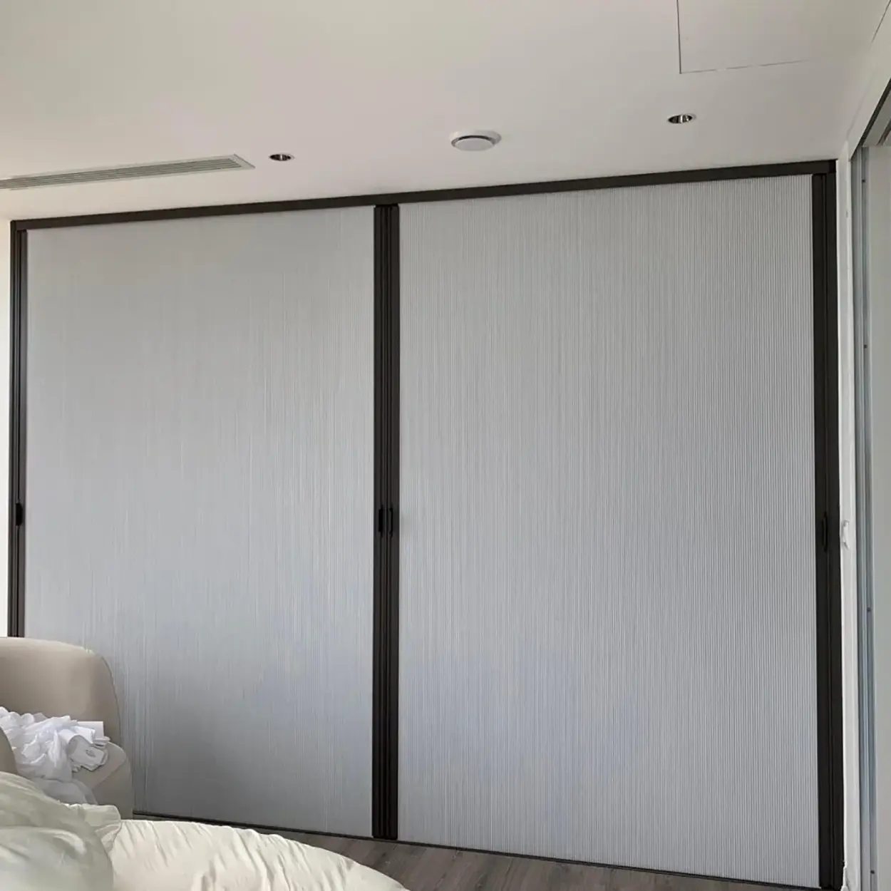 Eğirdir bebek odası — honeycomb blackout, deliksiz montaj, tam karartma
